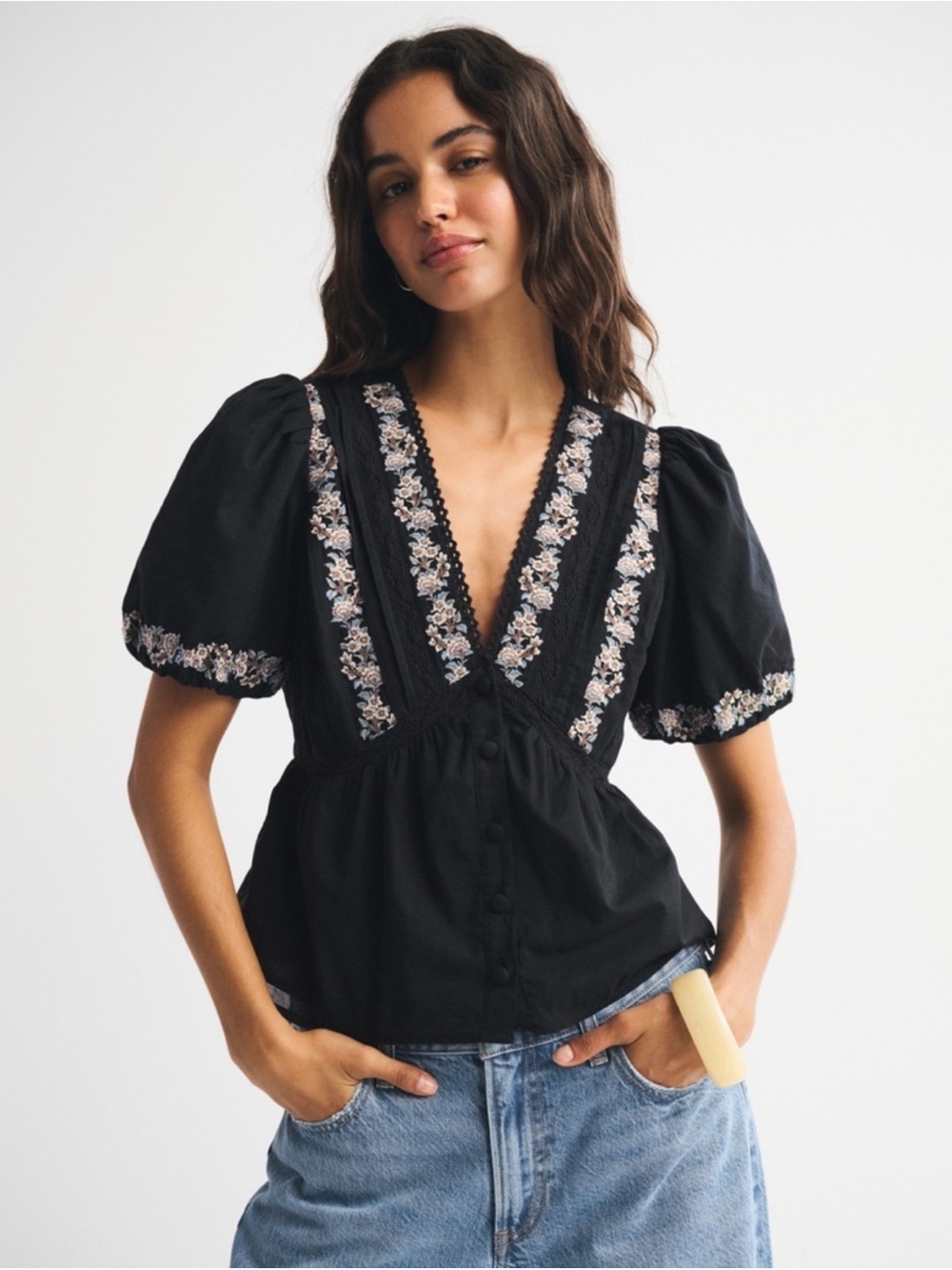 Abercrombie & Fitch Black V-Neck Puff Sleeve Embroidered Top